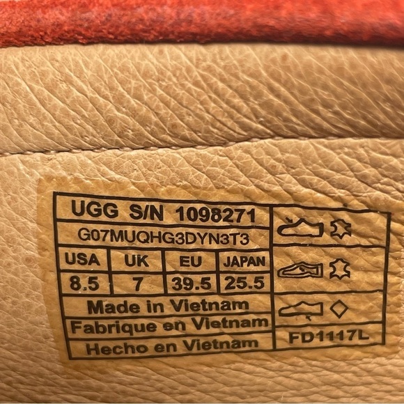 Ugg Leather Flats with Cutout Design – Orange, Size 8.5 - Picture 8 of 9